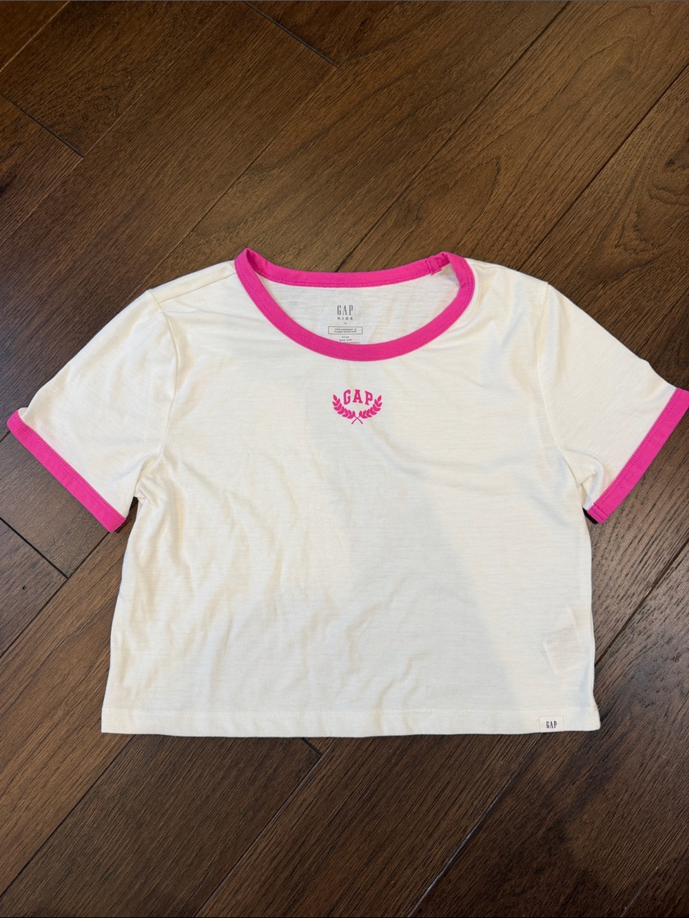 GAP Kids White Tee with Hot Pink Trim Size 14 - C46-028